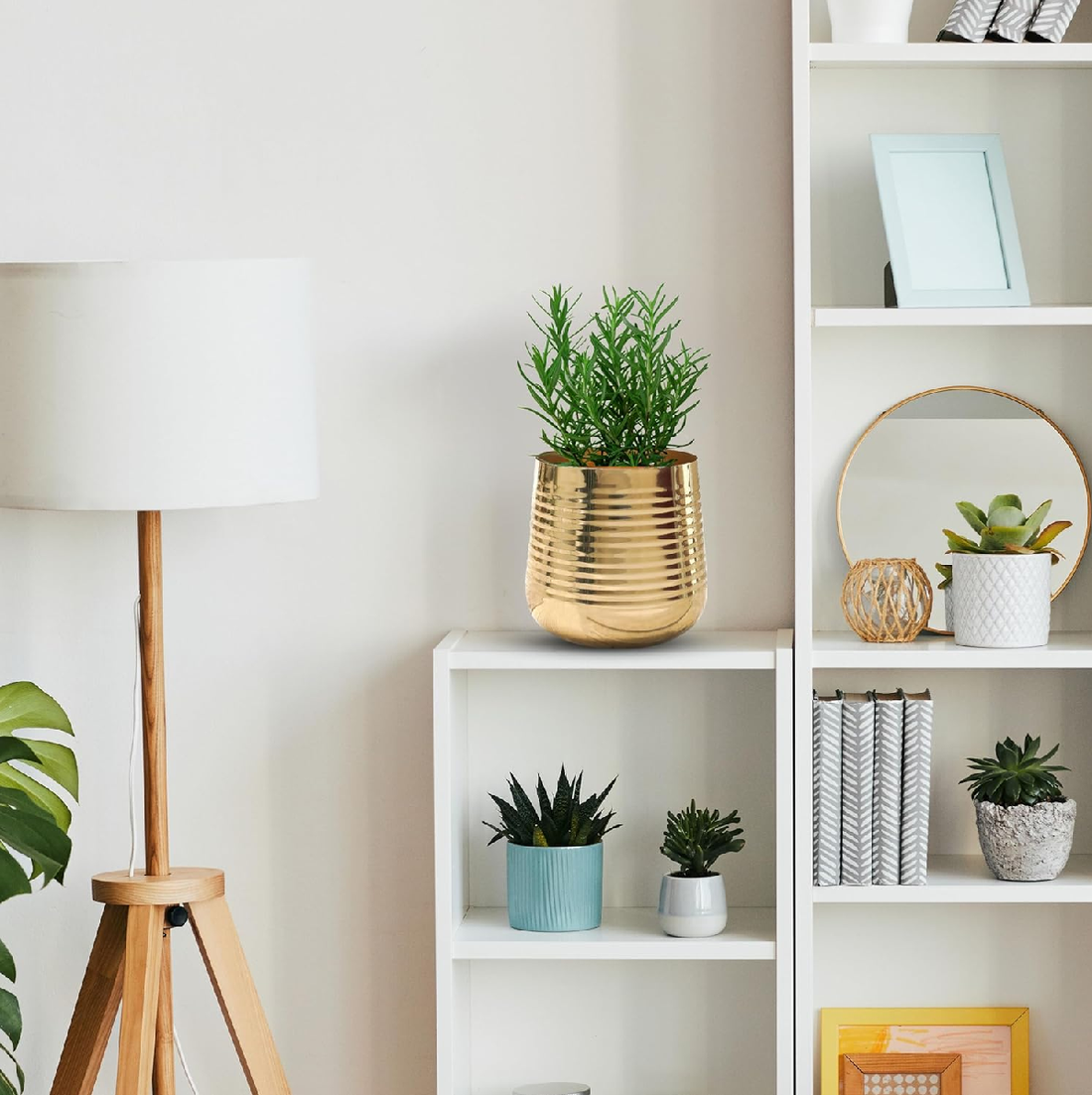 Elegant Ribbed Metal Planter for Stylish Home Decor