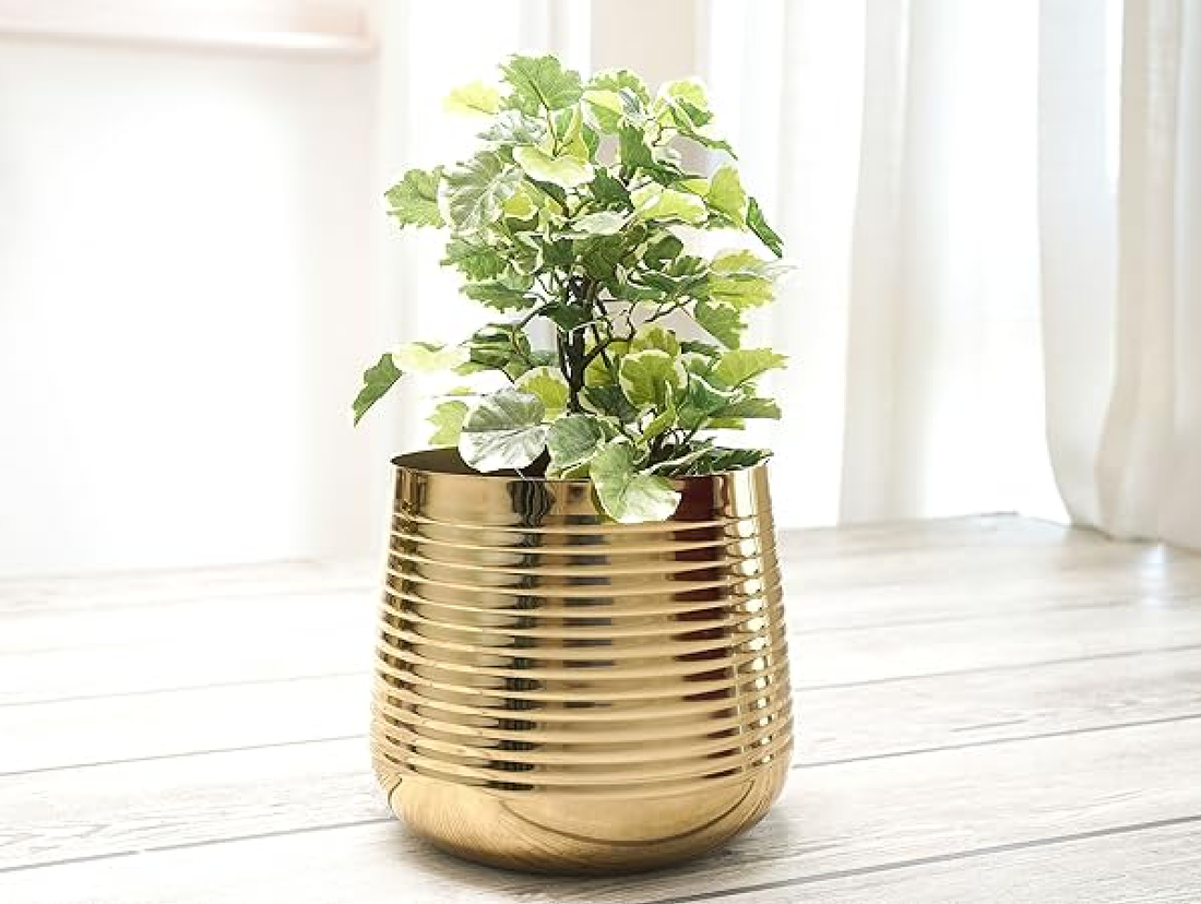 Elegant Ribbed Metal Planter for Stylish Home Decor